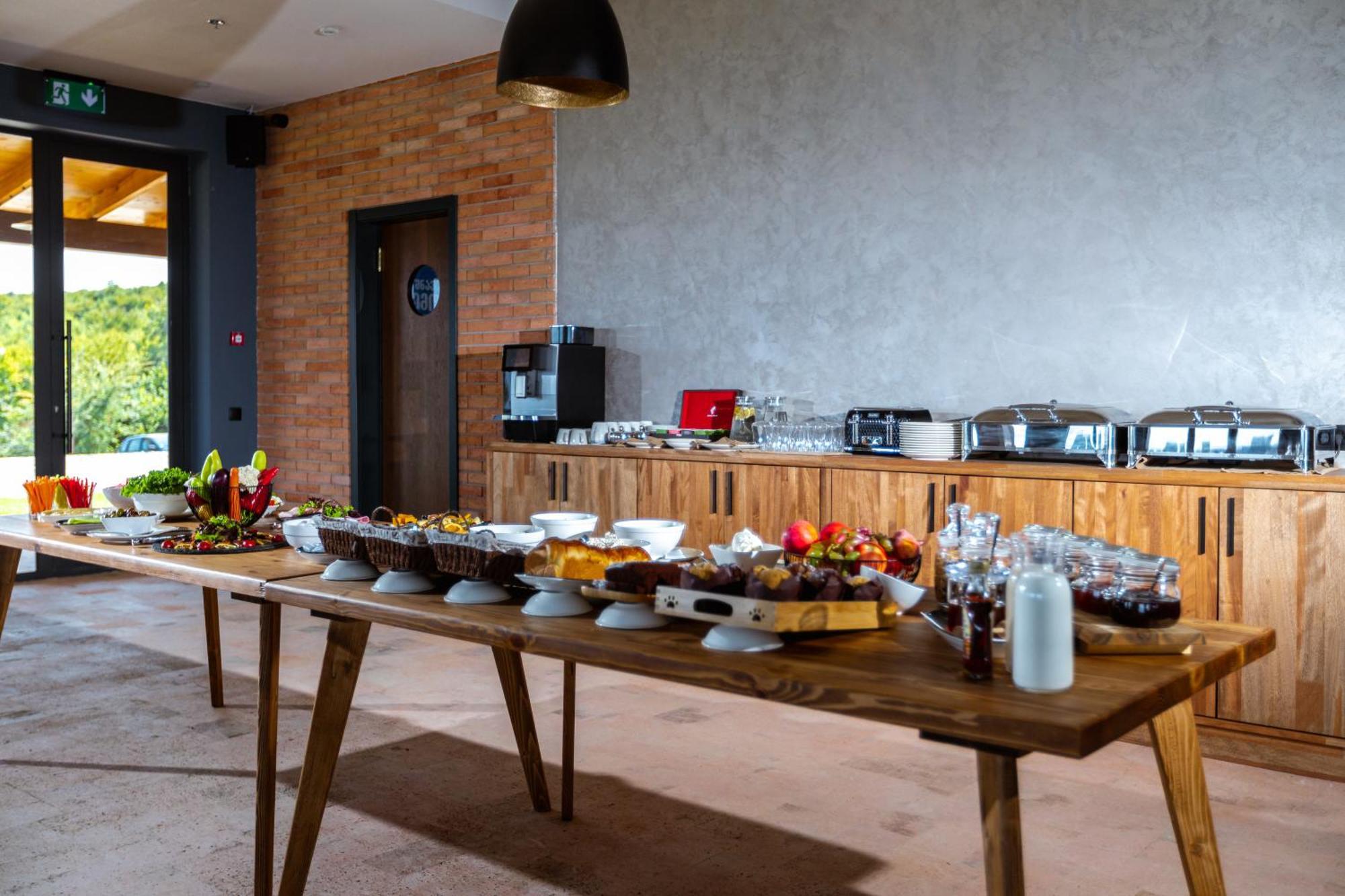 Hotel Qvevrebi Telavi Esterno foto